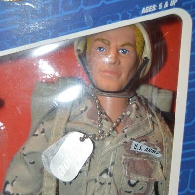 GI Joe Hall Of Fame Duke 12"  Electronic Light and Sound Action Figure