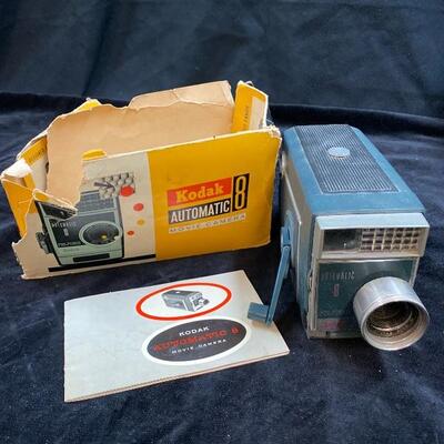 Lot: 4: Vintage Cameras and more