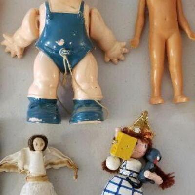Dolls & Figurines
