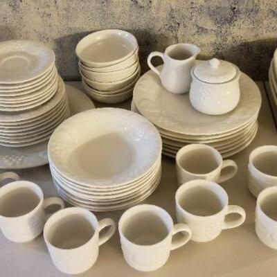 Gibson Dish Set w/CWC Italy serving dishes