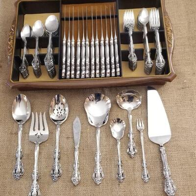 Oneida Heirloom Michelangelo flatware set