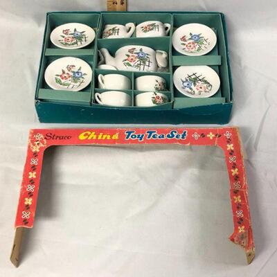 Lot 5 - Vintage Straco Japan Child's Tea Set