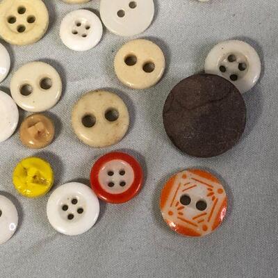 Lot 9 - Mixture of Buttons including Ceramic