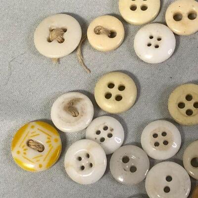 Lot 9 - Mixture of Buttons including Ceramic