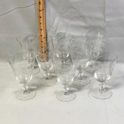 Lot 76 - (8) Etched Glass Wine Stems