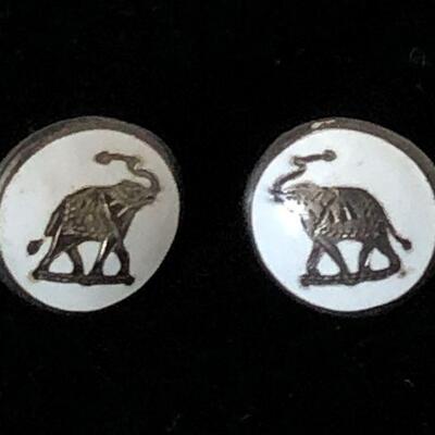 Lot 90 - Sterling Silver Elephant Earring