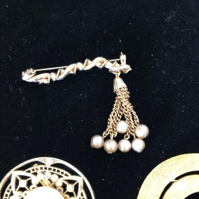 Lot 97 - Collection of Brooches, Wood and Faux Pearl