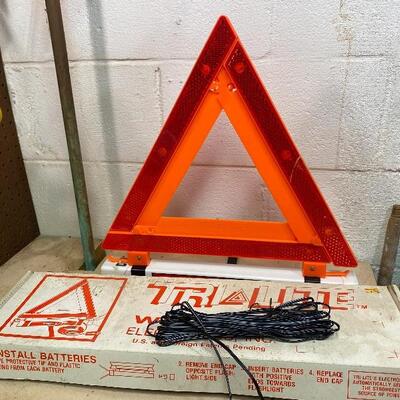 New Working Tri Lite Automotive RV Truck Safety Light Safety Triangle 