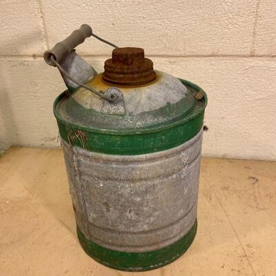 Vintage 1 g. Galvanized Gas Can Green Bakelite