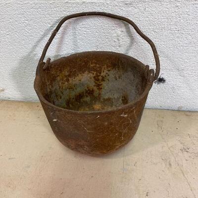 Vintage Cast Iron Holland Erie Pa. No. 6 Lead Melting Pot | Estatesales.Org