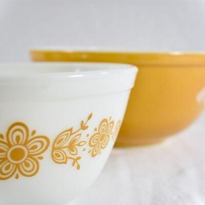 Pyrex Butterfly Gold Set/2 Mixing Bowls 