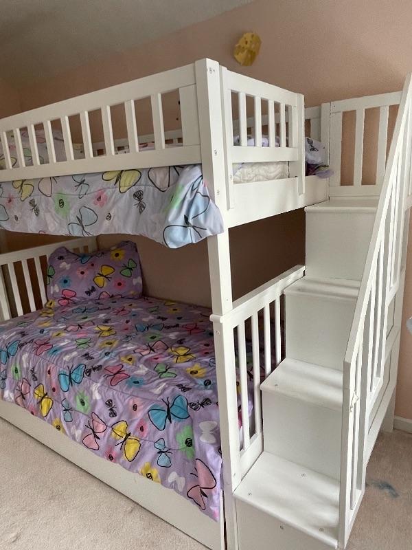 Stanley twin size bunk bed with trundle | EstateSales.org