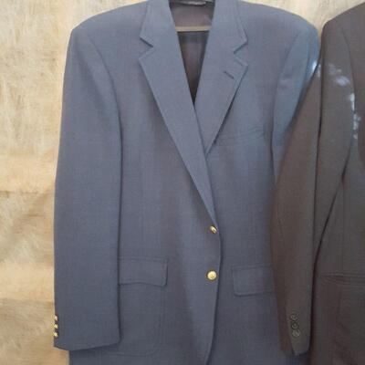 Lot 6 - Men's X-Large Clothing and Assessories