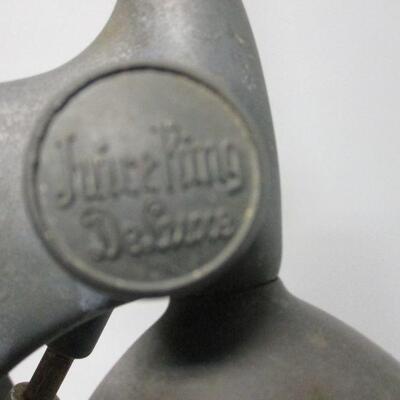 Lot 27 - Vintage Juice King Deluxe Juicer Cast Aluminum