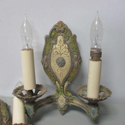 Lot 31 - Electric Wall Hanging Lights