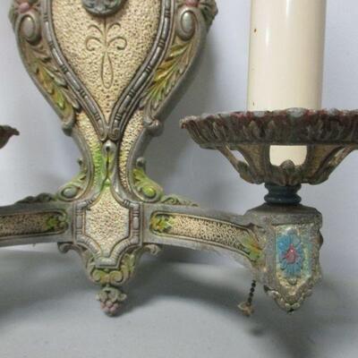 Lot 31 - Electric Wall Hanging Lights