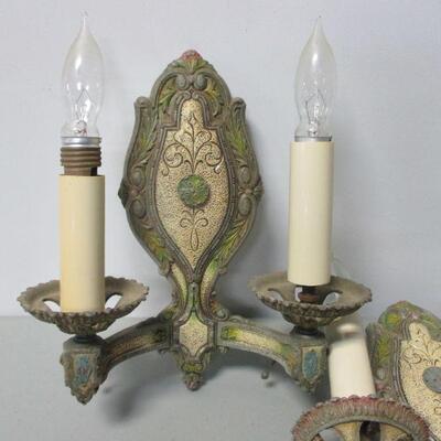 Lot 31 - Electric Wall Hanging Lights