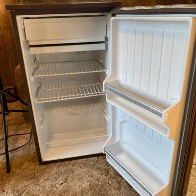 Large Dorm Size Refrigerator Freezer 