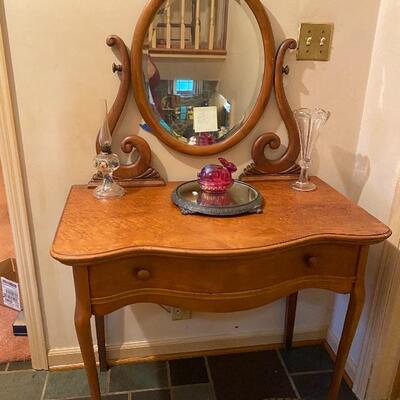 Antique Bird's eye maple vanity dressing table with beveled mirror and serpentine front Miller (#3 R)
