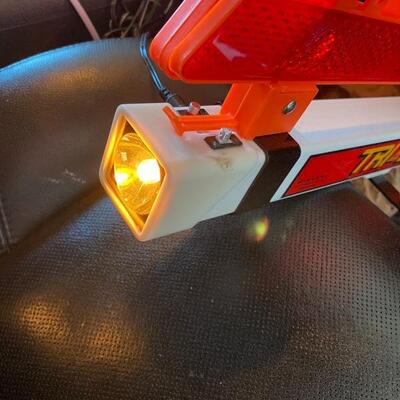 New Working Tri Lite Automotive RV Truck Safety Light Safety Triangle 
