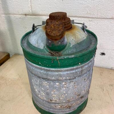 Vintage 1 g. Galvanized Gas Can Green Bakelite