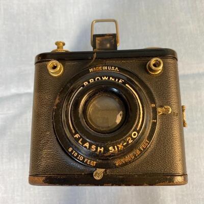 Vintage 1940â€™s Eastman Kodak Brownie Flashholder 179F & Brownie Six-20