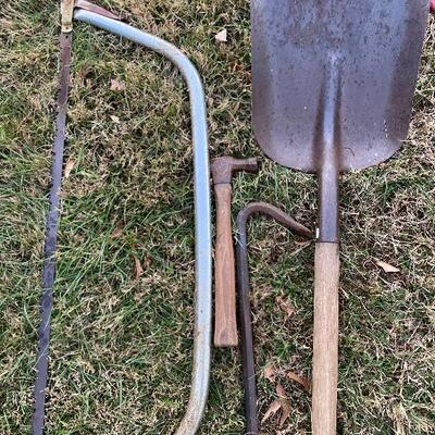 8 piece vintage Hand Tools Rake Shovel Saw Hammer Pry Bar Garden Rake 