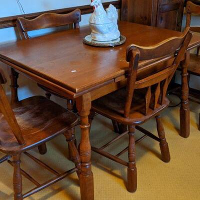 Vintage Rock Maple Kitchen extendable table & 4 chairs