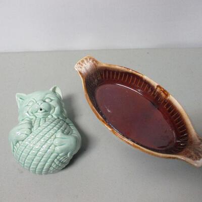 Lot 77 - Vintage Signed McCoy String Holder - Cat with Ball of Yarn - McCoy Brown Drip Glaze Casserole / Au Gratin Dish Model # 7033