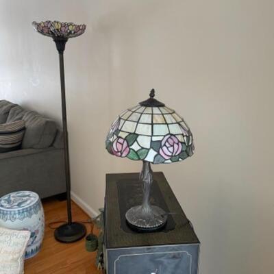 Tiffany glass style table lamp