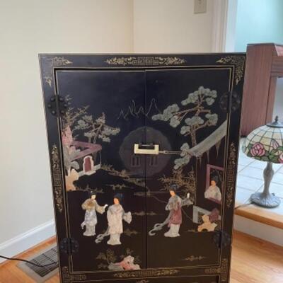 Gorgeous chinoiserie cabinet.