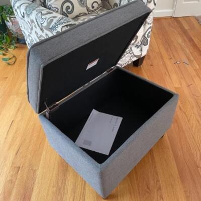 Storage ottoman (new)