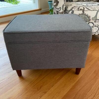 Storage ottoman (new)
