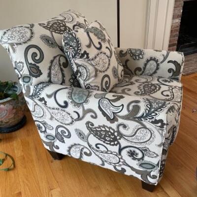 Comfy armchair in fun paisley pattern