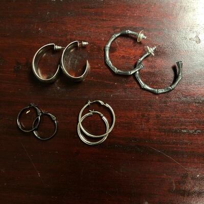 Lot 23 - Pierced Earrings & Rings
