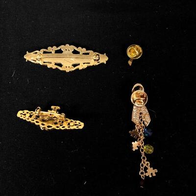 Lot 24 - New and Vintage Pins