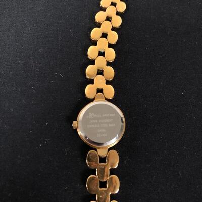 Lot 25 - Watches & Bracelets
