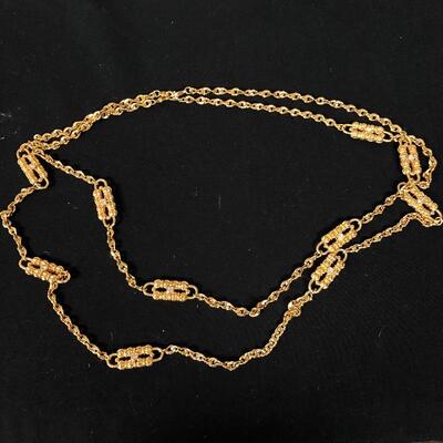 Lot 28 - Necklaces