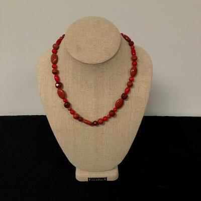 Lot 29 - Costume & Beaded Necklaces