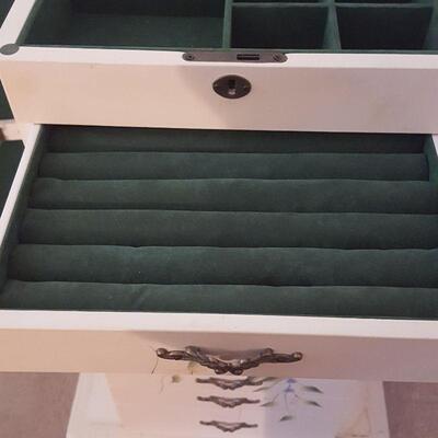 Lot 36 - Floral Stand Up Jewelry Box
