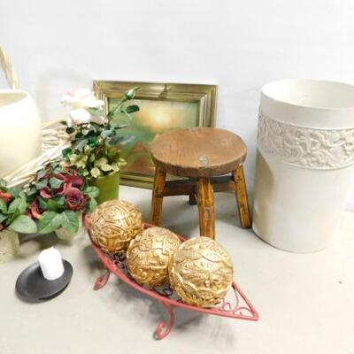 Nice Assortment of Home Decor Related Collectibles 