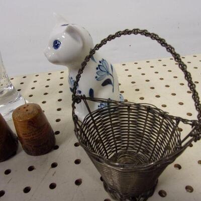 Lot 105 - Glasses Salt & Pepper Shakers Wire Basket