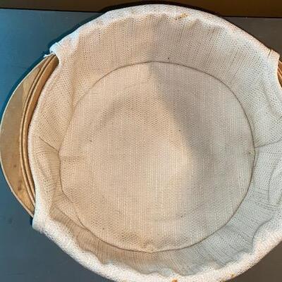 Lot 15- Longaberger Biscuit basket