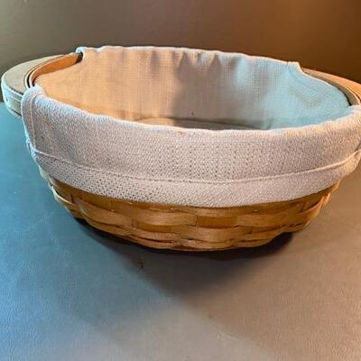 Lot 15- Longaberger Biscuit basket