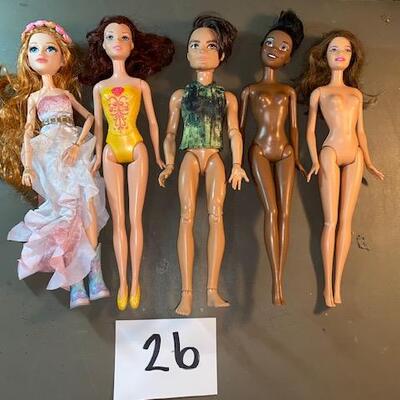 Lot 26- Dolls
