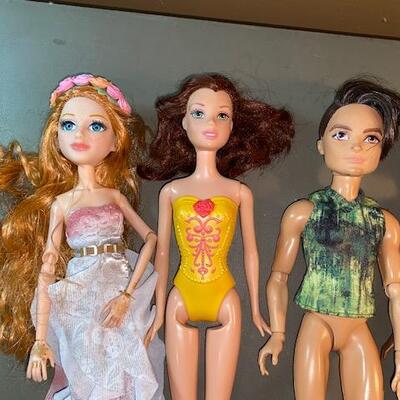 Lot 26- Dolls