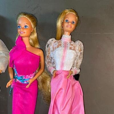 Lot 32- Barbie Lot