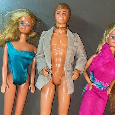 Lot 32- Barbie Lot