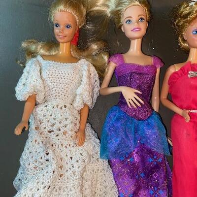 Lot 34- Barbie Lot