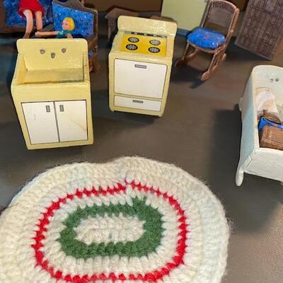 Lot 41- small doll house lot
